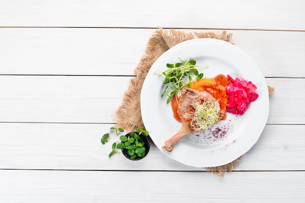 Taliz z kolorowym jedzeniem